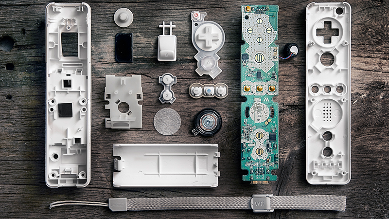 Illustration for article titled Deconstructed Gaming Controllers Reveal Gorgeous Old School Guts